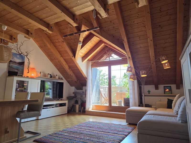 Attraktive 4-Zimmer Dachgeschosswohnung auf zwei Ebenen in Putzbrunn